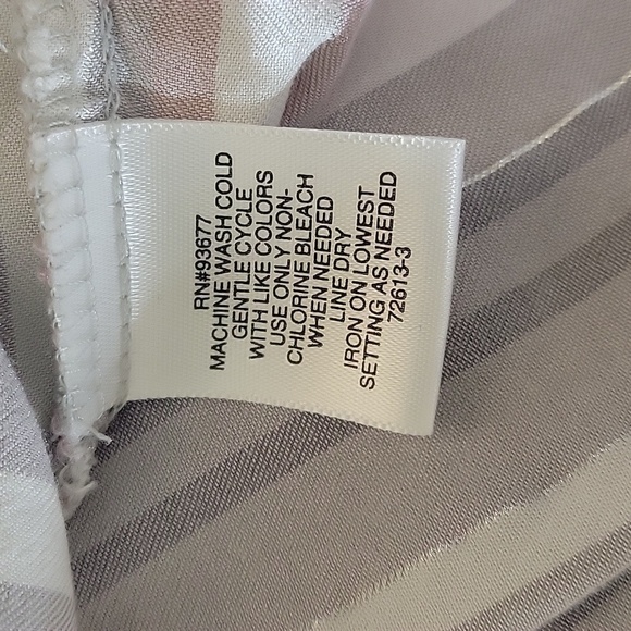 Liz Claiborne  3/4 sleeve top w/shimmer size PS - Picture 8 of 8